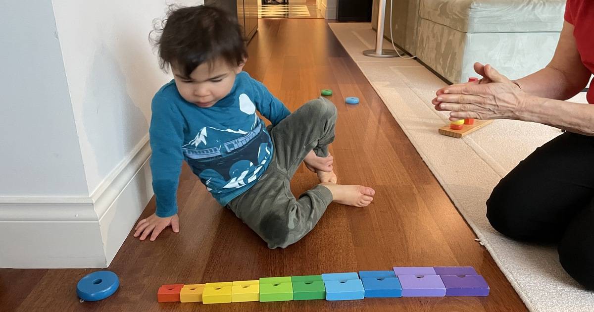 A row of rainbow colour tiles is lined up according to size and colour